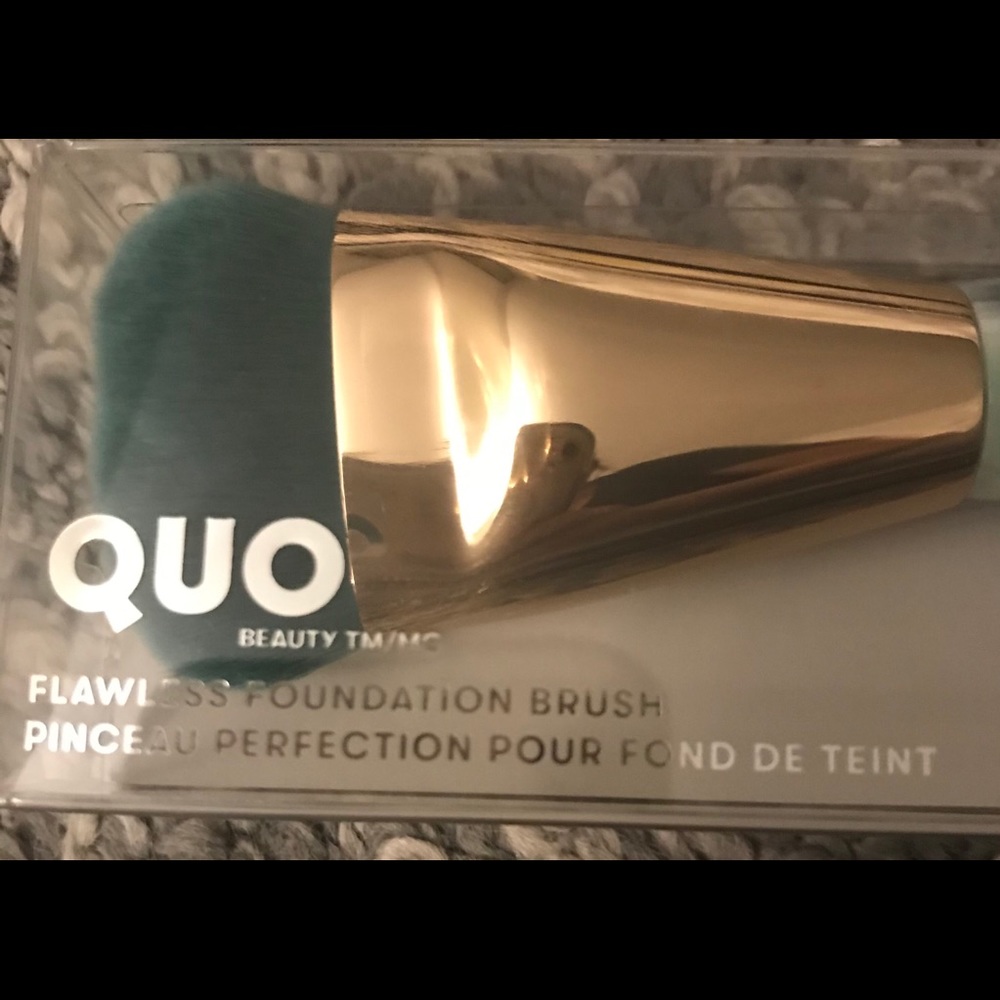 Quo flawless foundation brush